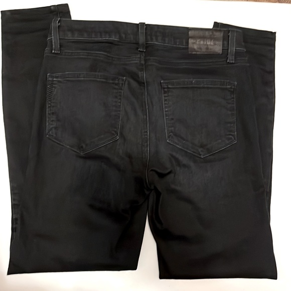 PAIGE host on ankle jeans - Picture 2 of 5
